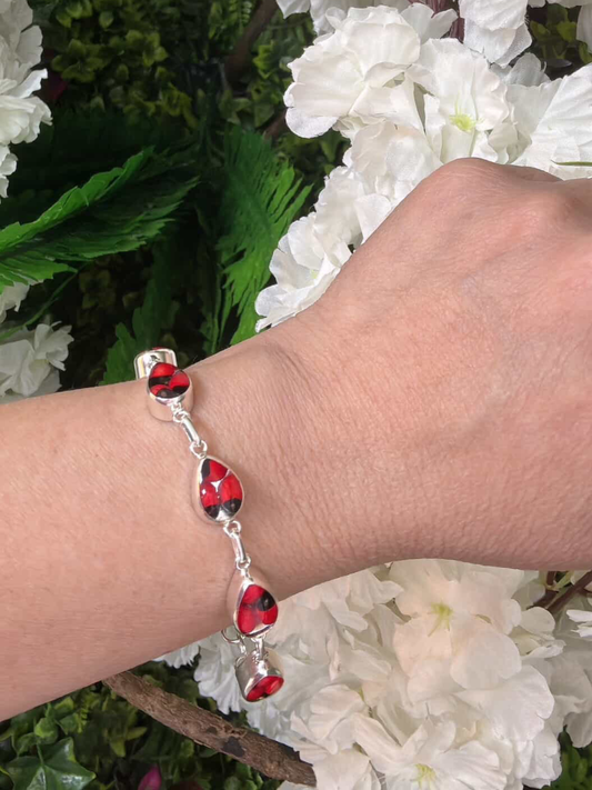 Huayruro: la semilla sagrada detrás de nuestras joyas en plata 925